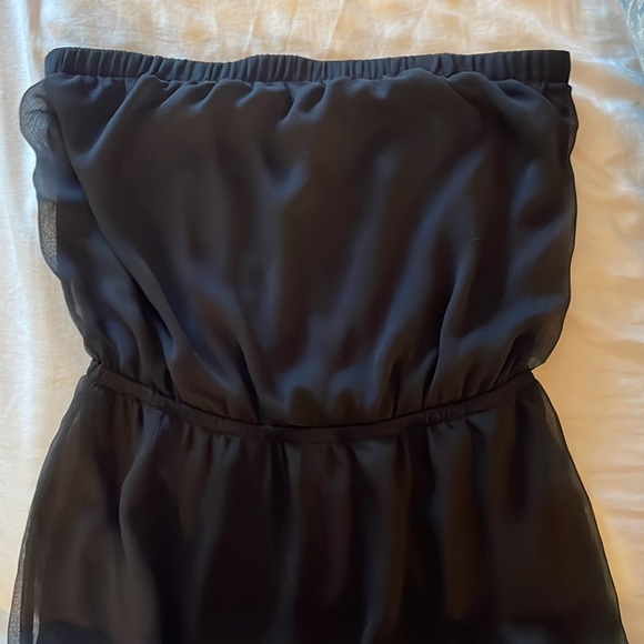 Strapless flowy shear outer layer with a soft lining under - Picture 4 of 4